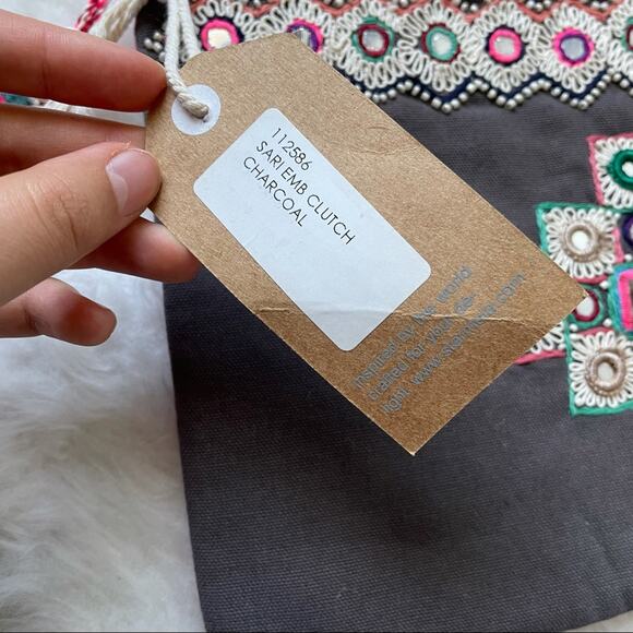 Star Mela Embroidered Clutch - Picture 4 of 6